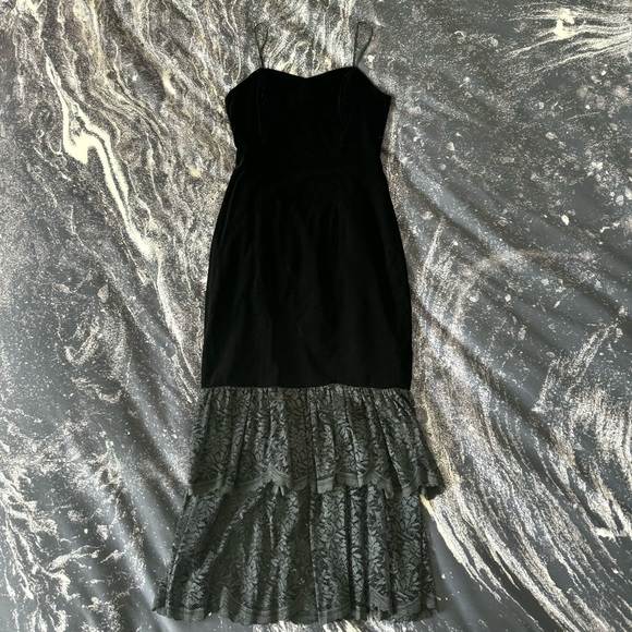 Vintage 80s Datiani Black Velvet Cocktail Midi Dress Lace Trim Size 4 Lined Goth - Picture 1 of 11